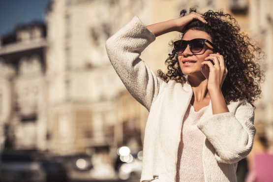chauffeur taxi dans ain cliente reserve un taxi par telephone